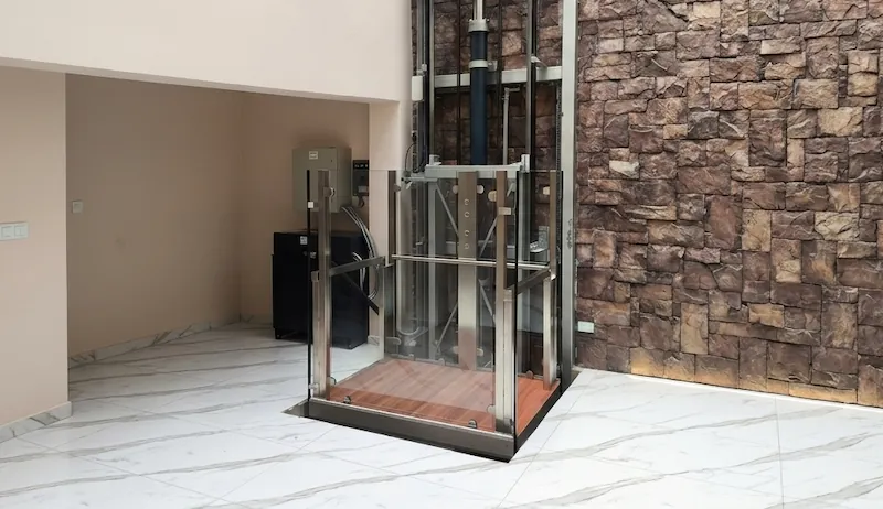 Elevador de media cabina instalado por Ascensores Amaya